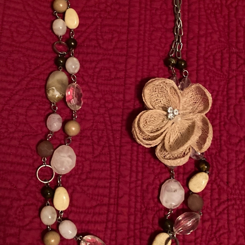 Long necklace with beads and one flower